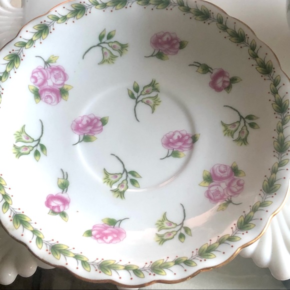 Sweet Shabby Chic Style Pink Roses Teacup & Saucer - Picture 3 of 9